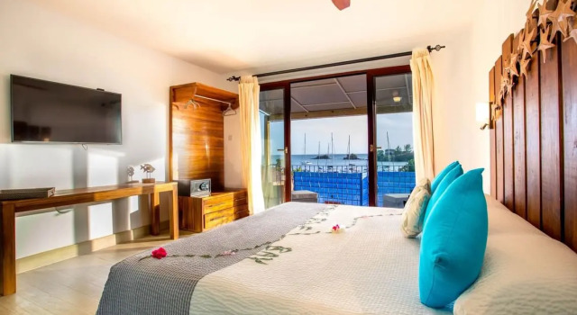 Капсула True Blue Bay Resort
