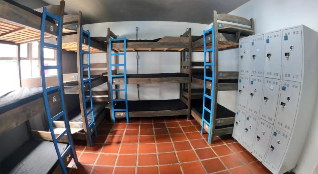 Кровать в общем номере World Hostel - Canasvieiras