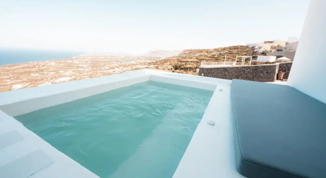 Семейный люкс с балконом и с видом на море Leon Luxury Suites
