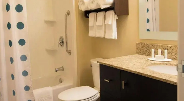 Четырёхместный люкс TownePlace Suites by Marriott Lincoln North