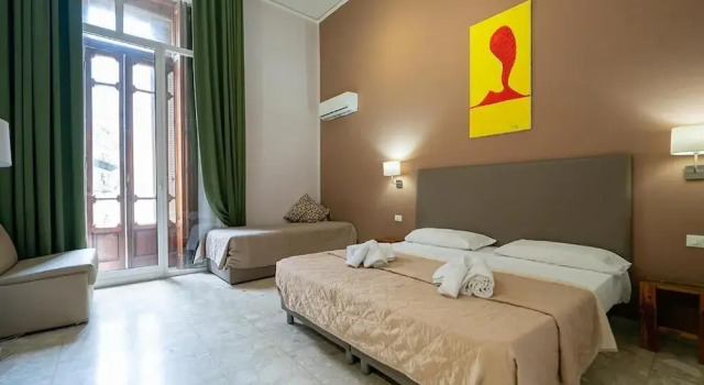 GreRos Boutique H Historical Area, by Clapa Group dislocate hospitality, Забронировать Гостевой дом Отели Неаполя с парковкой, рядом с Церковь Пио Монте делла Мизерикордия, Парковка