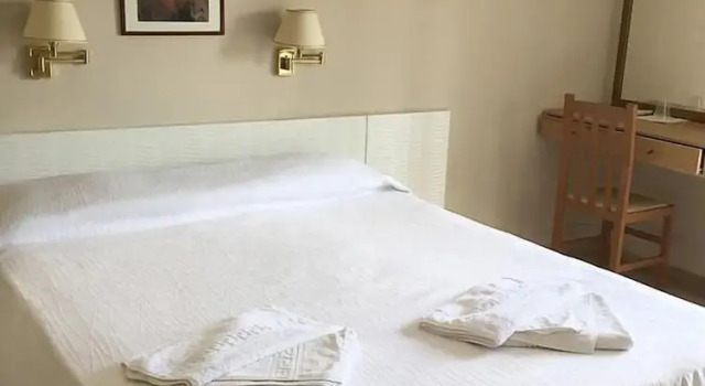 Трёхместный номер Standard с балконом и с частичным видом на море Hotel Golden Sun