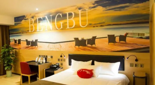Люкс Deluxe Thank Inn Hotel (Guangcai Great Market)