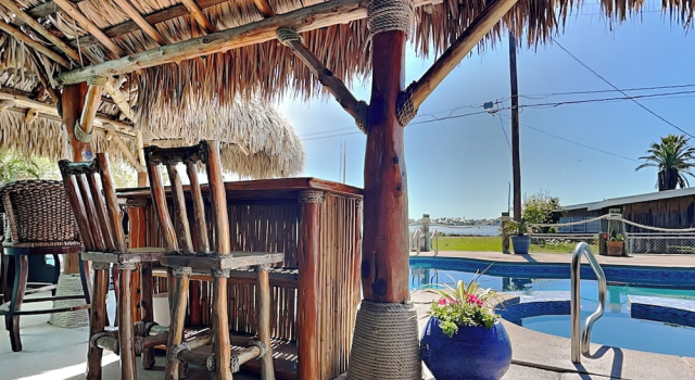 Коттедж с 4 комнатами с балконом Texas Tiki