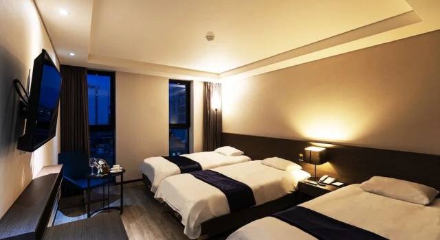 Трёхместный номер Deluxe Hotel The One