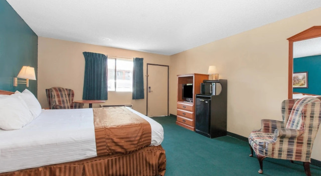 Ramada Limited Bakersfield Central, Book Hotel Bakersfield 