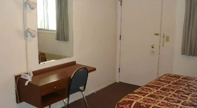 Четырёхместный номер Standard Tops Motel
