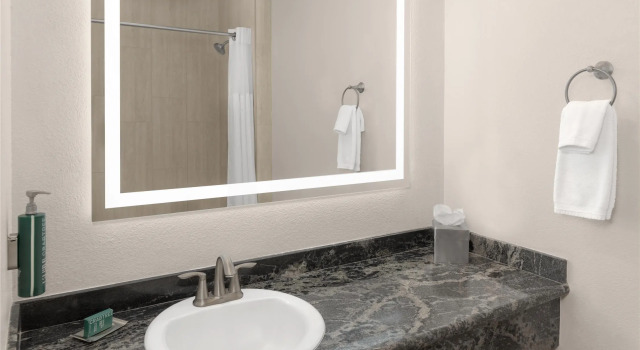 Четырёхместный номер Standard DoubleTree by Hilton Phoenix-Gilbert