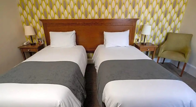 Standard Zimmer Antelope by Greene King Inns