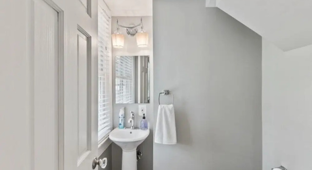 Коттедж Stately 5BR Historic Retreat  CozySuites