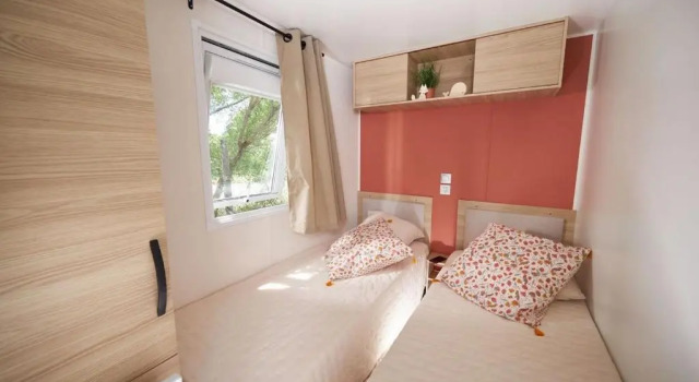 Mobil home 3 chambres 2 salles de bains au camping 4 étoiles MH276 aux charmettes, Rezerwuj Pole kempingowe Hotele w Côte de Beauté z basenem, Basen