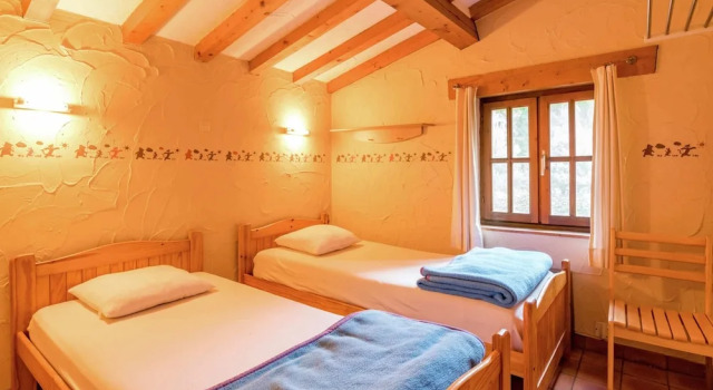 Cosy and Snug Holiday Home With Joint Swimming Pool, Rezerwuj Dom wakacyjny Hotele w Bruksela z parkingiem, Parking