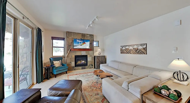 All-suite Main Street : Pool, Hot Tub & Gym 2 Bedroom Condo