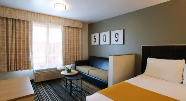 Двухместный семейный люкс Oxford Suites Spokane Valley
