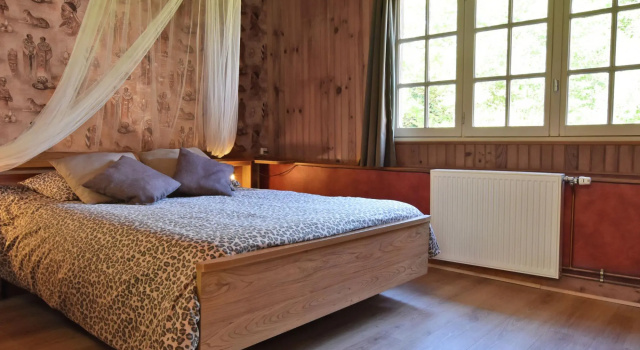 Cottage near the Mill Pond with a beautiful garden, Забронировать Отель Отели О-де-Франс с парковкой, Парковка