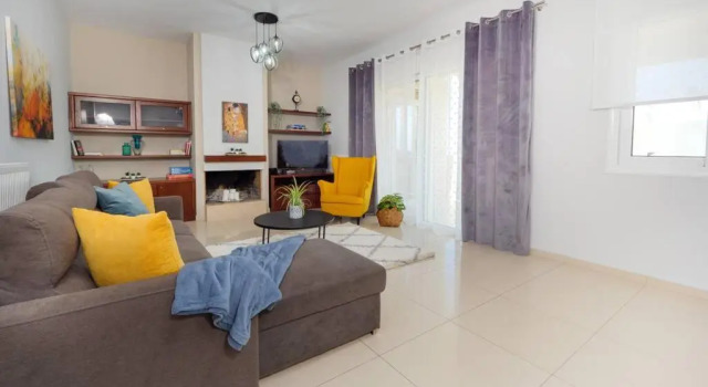 GPK Bright & Stylish 4BR - Central with Free Parking, Забронировать Отель Родиа 