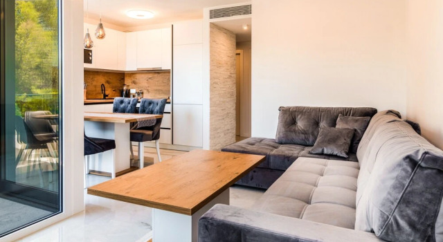 Апартаменты Comfort с видом на море Beach Villa Valentina