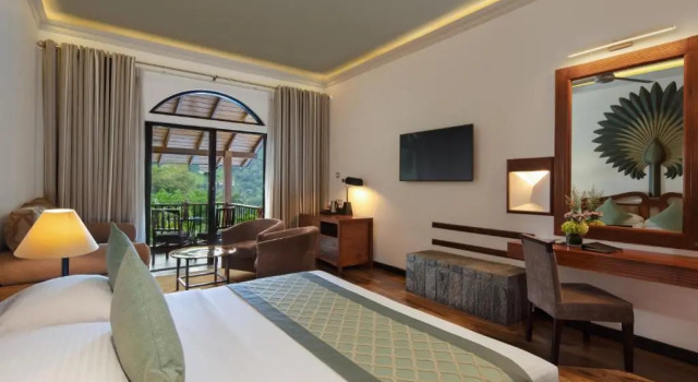 Номер Deluxe Earls Regency Hotel