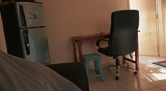 Harry's BnB 1 Bedroom Guesthouse