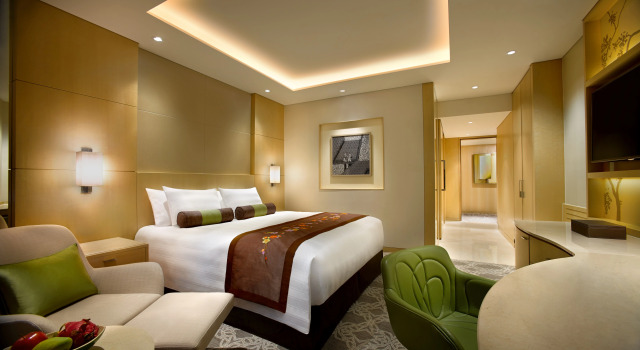 Двухместный клубный полулюкс Lotte Hotel Hanoi
