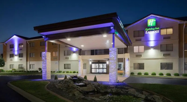 Одноместный люкс Holiday Inn Express Louisville Northeast by IHG