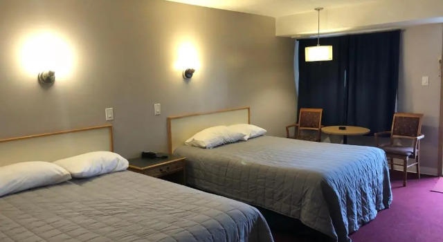 Voyageur Motel, Book Motel Thunder Bay Ontario