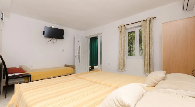 Apartments Mila II, Забронировать Апартаменты/квартира Отели Трибунь с бассейном, рядом с Пристань для яхт Трибуни, Бассейн