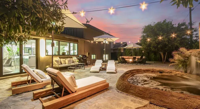 Solanova Designer Oasis With Cocktail Pool Theater, Забронировать Дом для отпуска Отели Скотсдейл с парковкой, Парковка