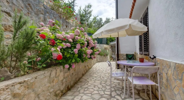 Room Milka, Prenota Appartamento Hotel a Isole Quarnerine con parcheggio, Parcheggio