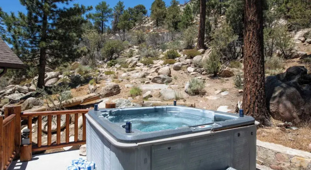 Коттедж Bernard by Avantstay Luxurious Cabin in Big Bear w/ Hot Tub & Pool Table