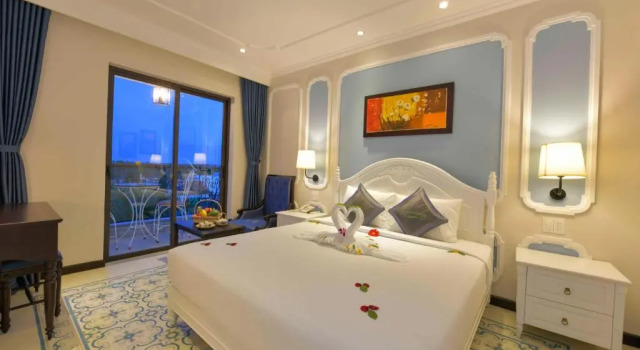 Четырёхместный семейный номер Standard с балконом и с видом на город Hoi An Rosemary Boutique Hotel & Spa - A Peaceful Retreat