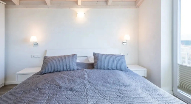 Exclusively Furnished 5-star Holiday Home Near the Beach