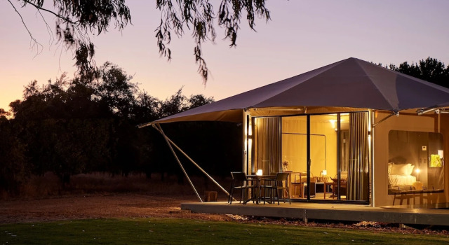 Бунгало с балконом и с видом на озеро Olio Bello Lakeside Glamping