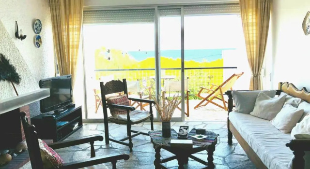 Sea-view maisonette at Sounio