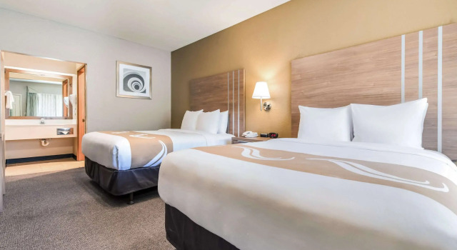Четырёхместный номер Standard Quality Inn & Suites Bainbridge Island