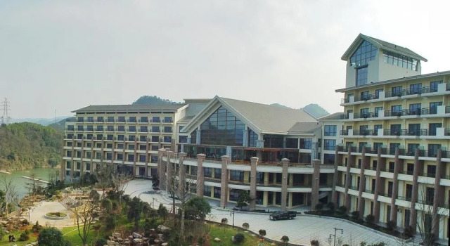 Hangzhou Linan Wonderland Hotel, Rezerwuj Hotel Hotele w Hangzhou z basenem, Basen