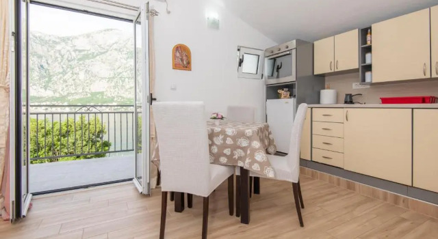 Apartment Prcanj, Book Lejlighed Hoteller i Kotor Riviera med parkering, Parkering