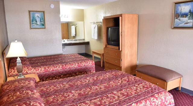Четырёхместный номер Standard Knights Inn Merrillville