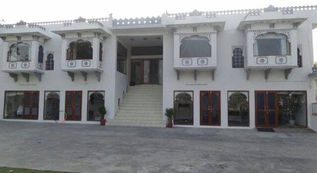 Devendra Garh, Boek Hotel Hotels in Rajasthan met zwembad, Zwembad