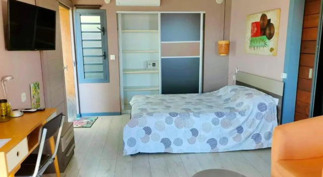 Maison d'une chambre a Saint Paul a 900 m de la plage avec vue sur la mer piscine partagee et jardin clos, Book Hotel Hotels in Saint-Paul with Parking, Parking