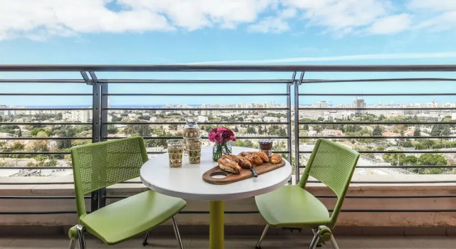 Studio apt w balcony and Kitchen, Забронировать Апартаменты/квартира Тель-Авив Тель-Авивский округ, рядом с Парк Яркон