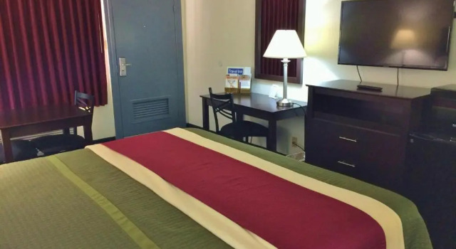 Номер Standard Travel Inn & Suites