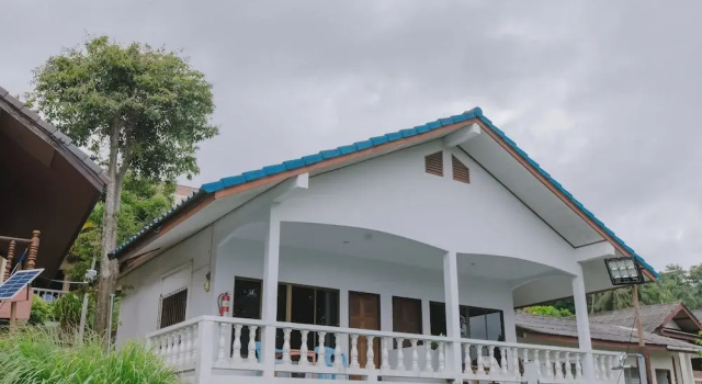 Бунгало с балконом Kataonsea bungalows