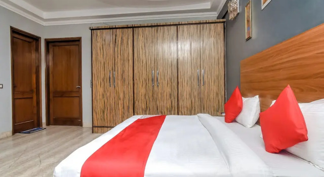 OYO 18254 Glorious Stayz