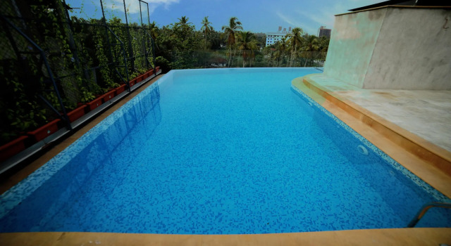 Yash International Calicut, Забронировать Отель Отели Кожикоде с бассейном, рядом с Железнодорожный вокзал Кожикоде, Бассейн