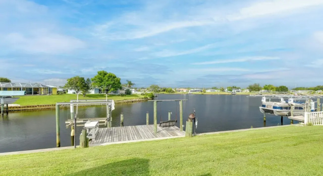 Коттедж Fish, Swim & Relax: Canal-front Port Charlotte Gem