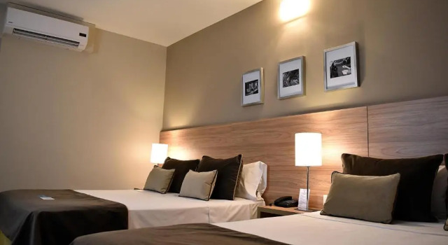 Четырёхместный номер Standard Hotel Tower Inn & Suites