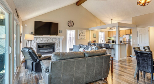 Walk to Lake: Osage Beach Home w/ Grill!