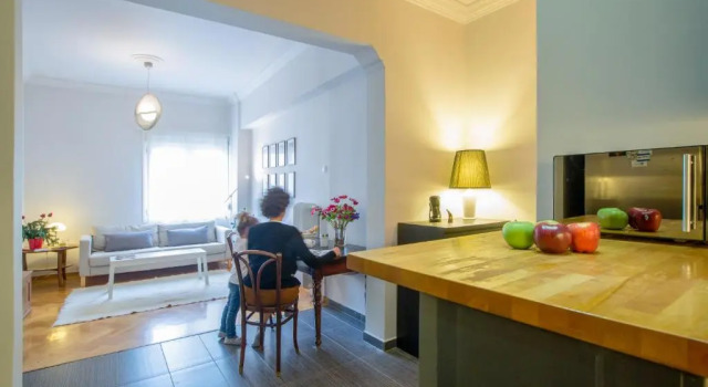 Acropolis Now! 2BR in central Athens, Забронировать Отель Неос-Космос Афины, рядом с Холм Филопаппос
