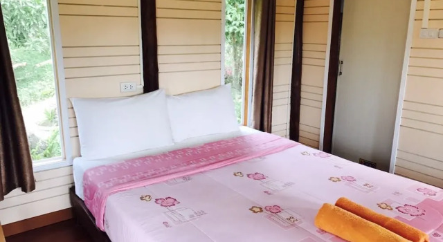 Бунгало Superior с балконом и с видом на сад Sang Un Bungalow